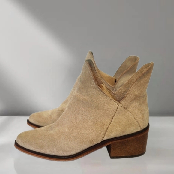 Zara Shoes - Zara nude tan suede ankle boots 36